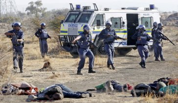 South African police executing striking miners Aug2012