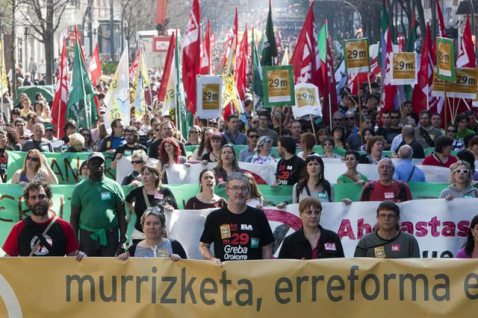 La mayoría sindical vasca, los sindicatos ELA y LAB con algunos otros en manifestación de huelga en el 29 Marzo 2012.
