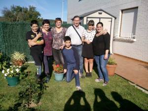 Most of "my Basque family: Front R-L: Aimar and Markel, Gurrutze's sons; Back R-L: Gurrutze, Maider, Josemari, Maddi & Ziortza.