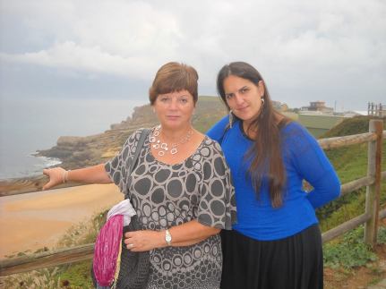 Maribel and Ziortza on a visit to the Cantabrian coast