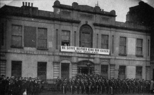 A declaration of war against war -- banner on the old Liberty Hall, HQ of the Irish Transport & General Workers' Union. A parade of a section of the Irish Citizen Army is drawn up in front of it. (Photo from Internet)
