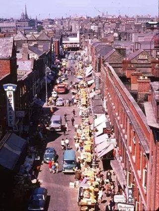 Aerial view of Moore Street in the days when the speculators and supermarkets had only just begun to reduce it (Photo from Internet)