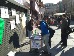 Number of people signing the petition at the Moore Street stall in its early days
