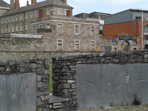 The enclosure monument, with National Museum, Collins Barracks in the background. (Photo: D.Breatnach)