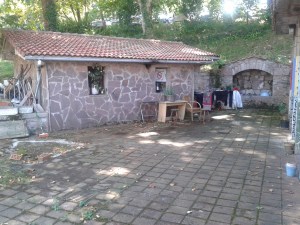 The back yard to the building where we ate a meal after the interview. Photo D.Breatnach