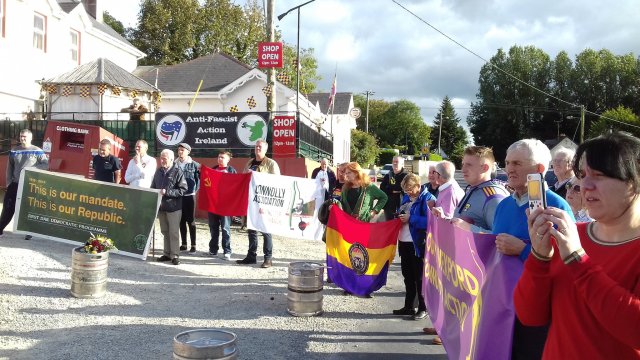 Part Crowd Close GOM